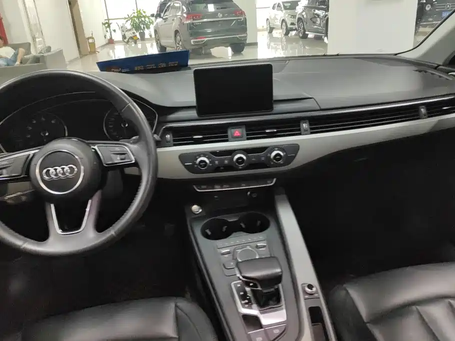 Audi A4L 2018 — фото 12