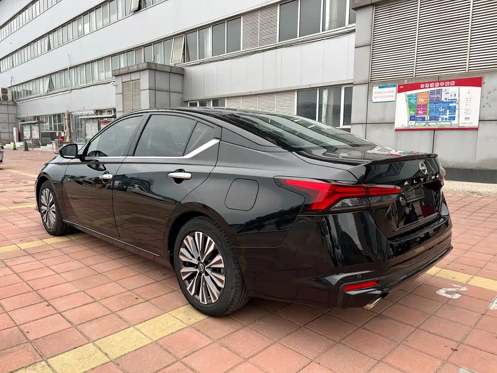 Nissan Teana 2023