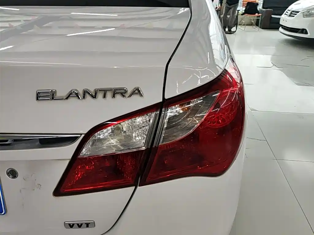 Hyundai Elantra 2015 — фото 8