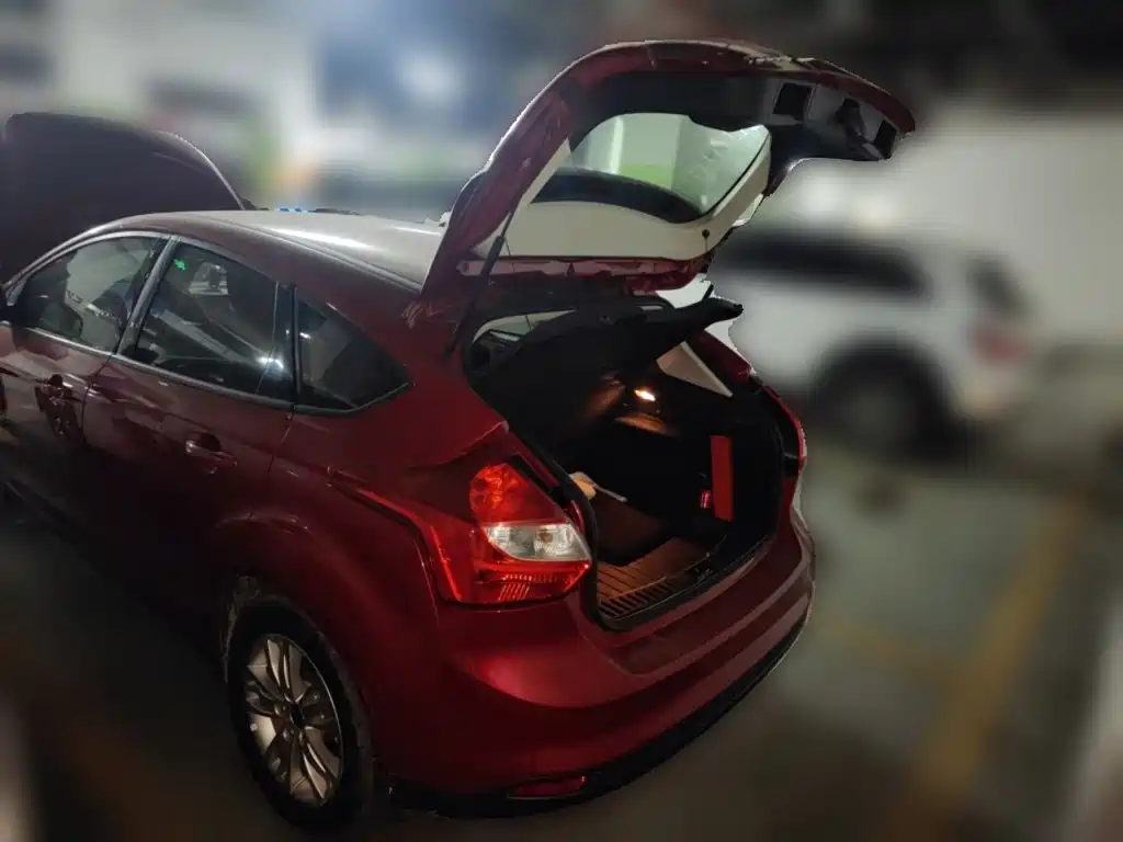 Ford Focus 2014 — фото 10