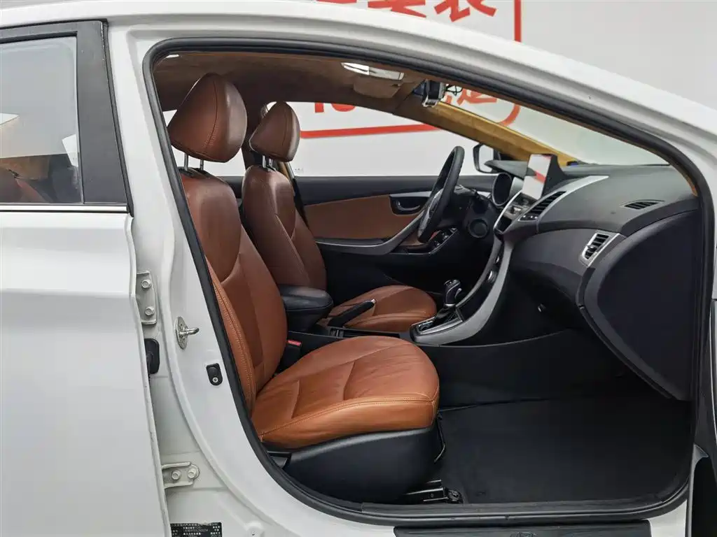 Hyundai Elantra Langdong 2016 — фото 23