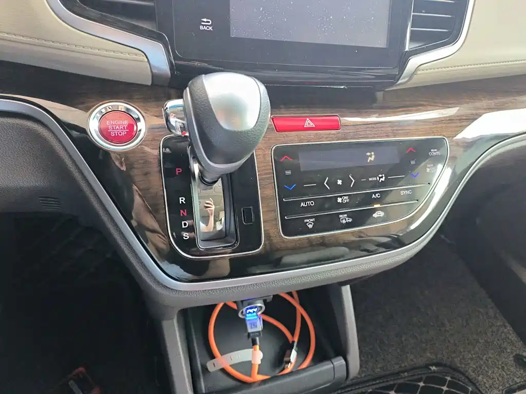 Honda Odyssey 2015 — фото 10