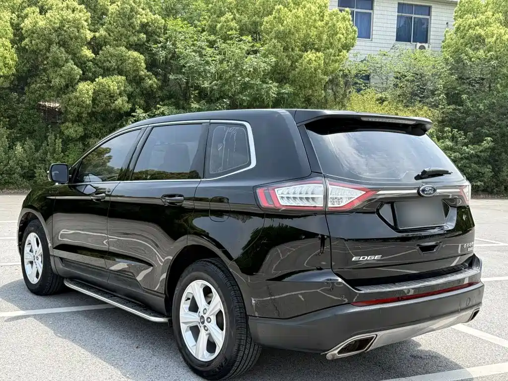 Ford Edge 2018 — фото 25