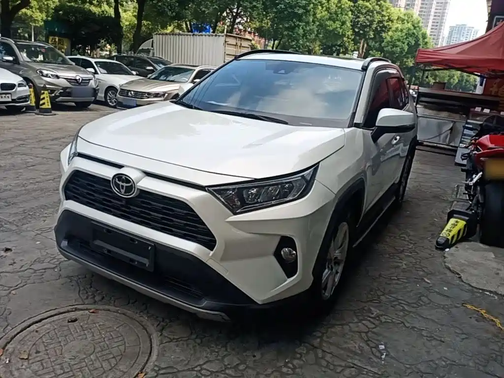 Toyota RAV4 2020 — фото 1