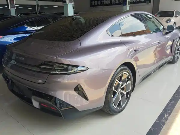 Xiaomi SU7 2025