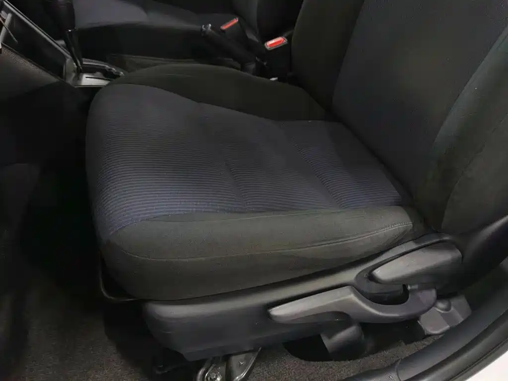 Toyota Yaris L 2019 — фото 18
