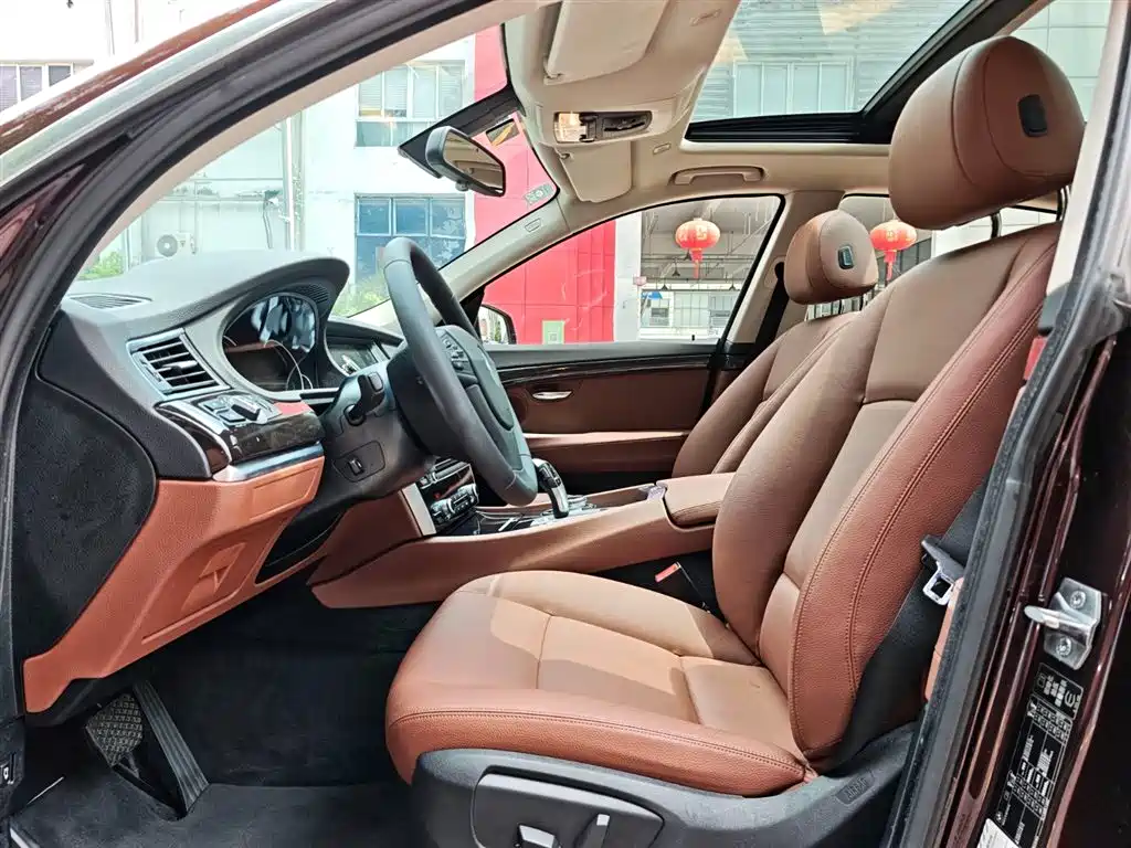 BMW 5 Series GT 2014 — фото 11