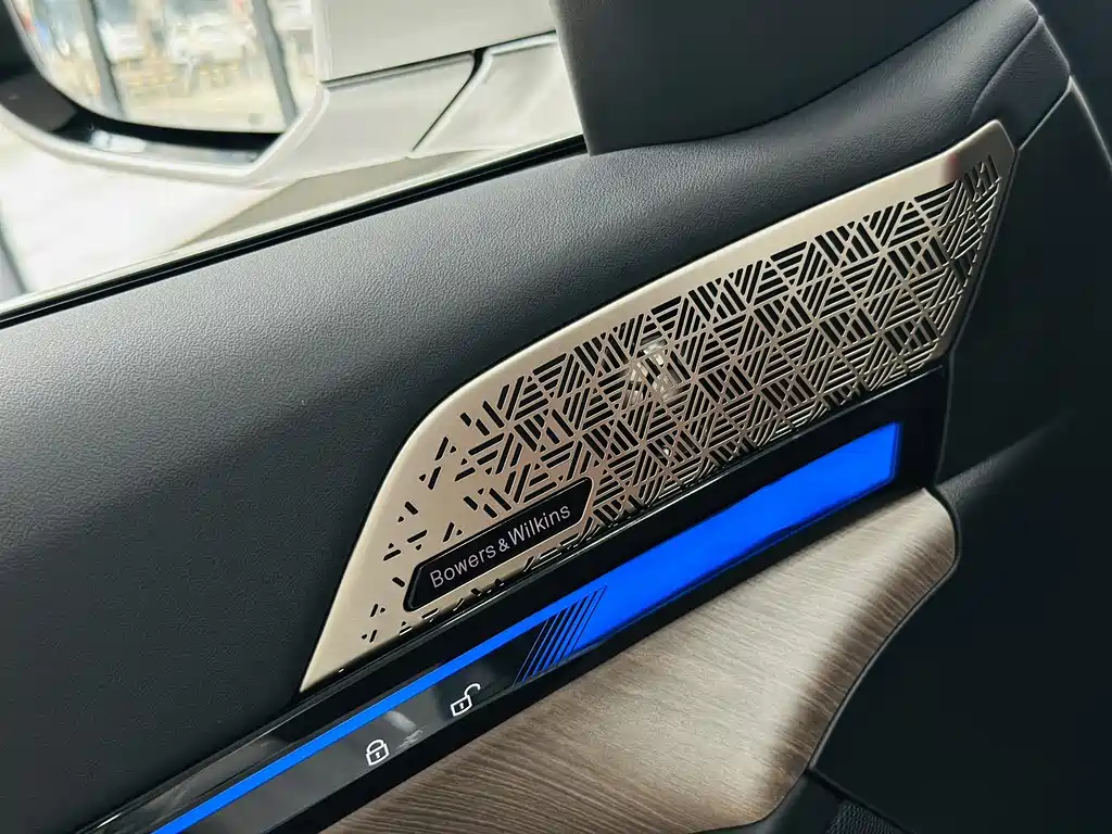 BMW 5 Series 2024 — фото 15