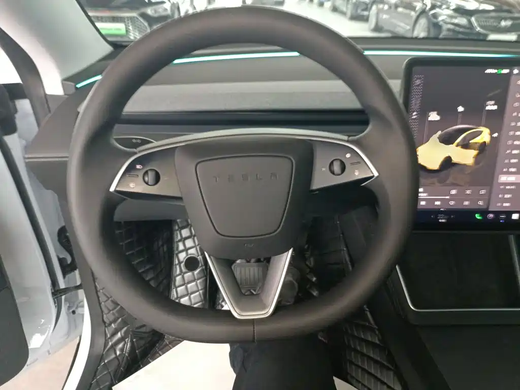 Tesla Model Y 2025