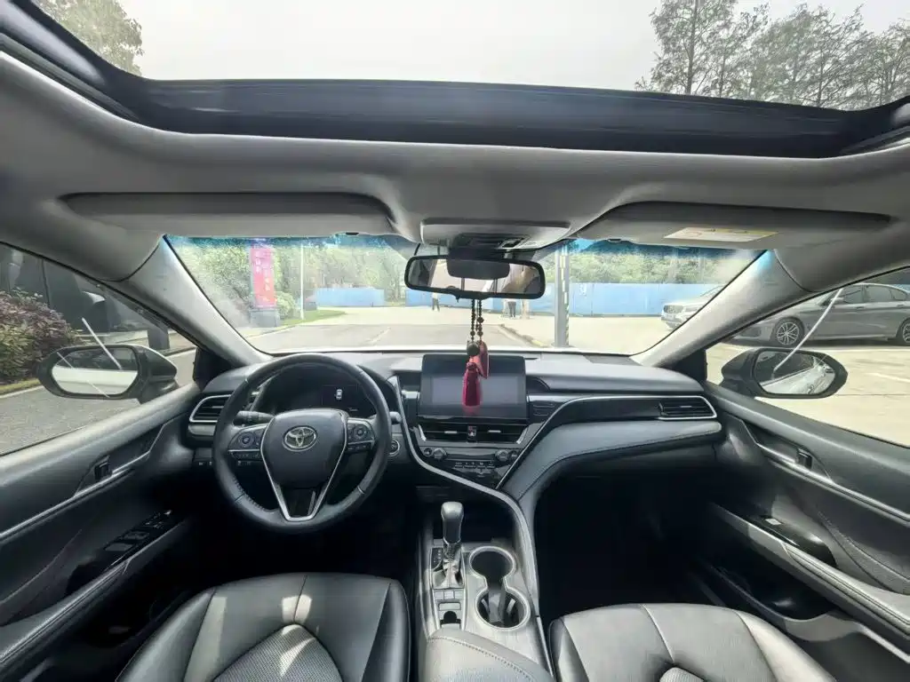 Toyota Camry 2022 — фото 12