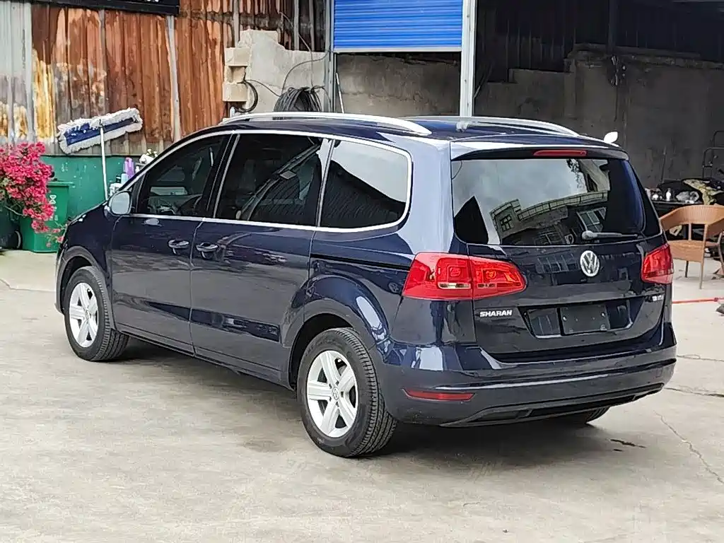 Volkswagen Sharan 2015 — фото 16