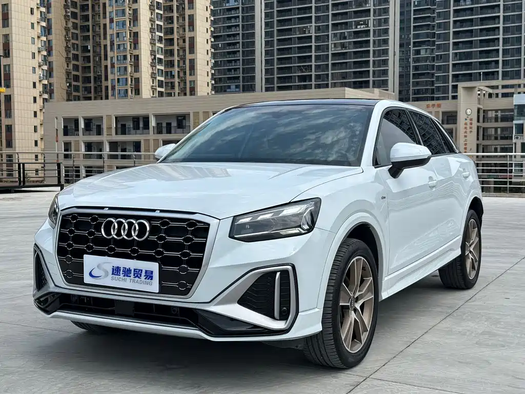 Audi Q2L 2022 — фото 1