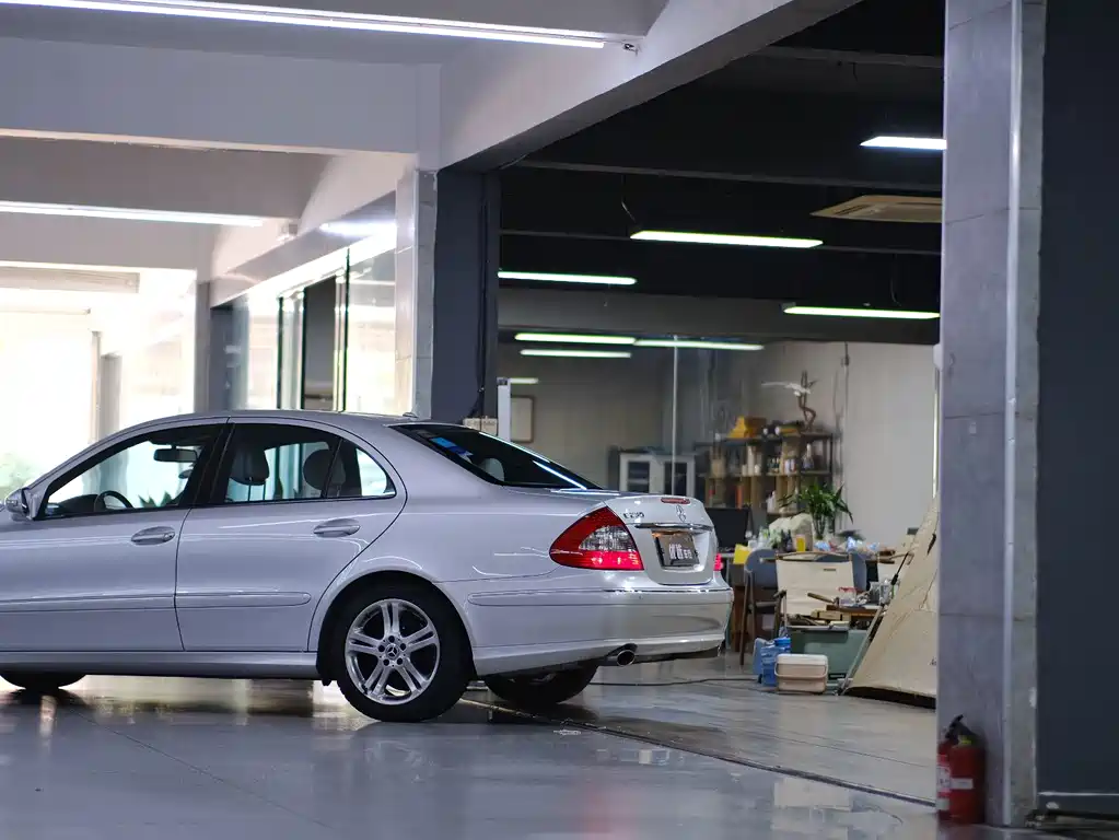 Mercedes-Benz E-Class 2009