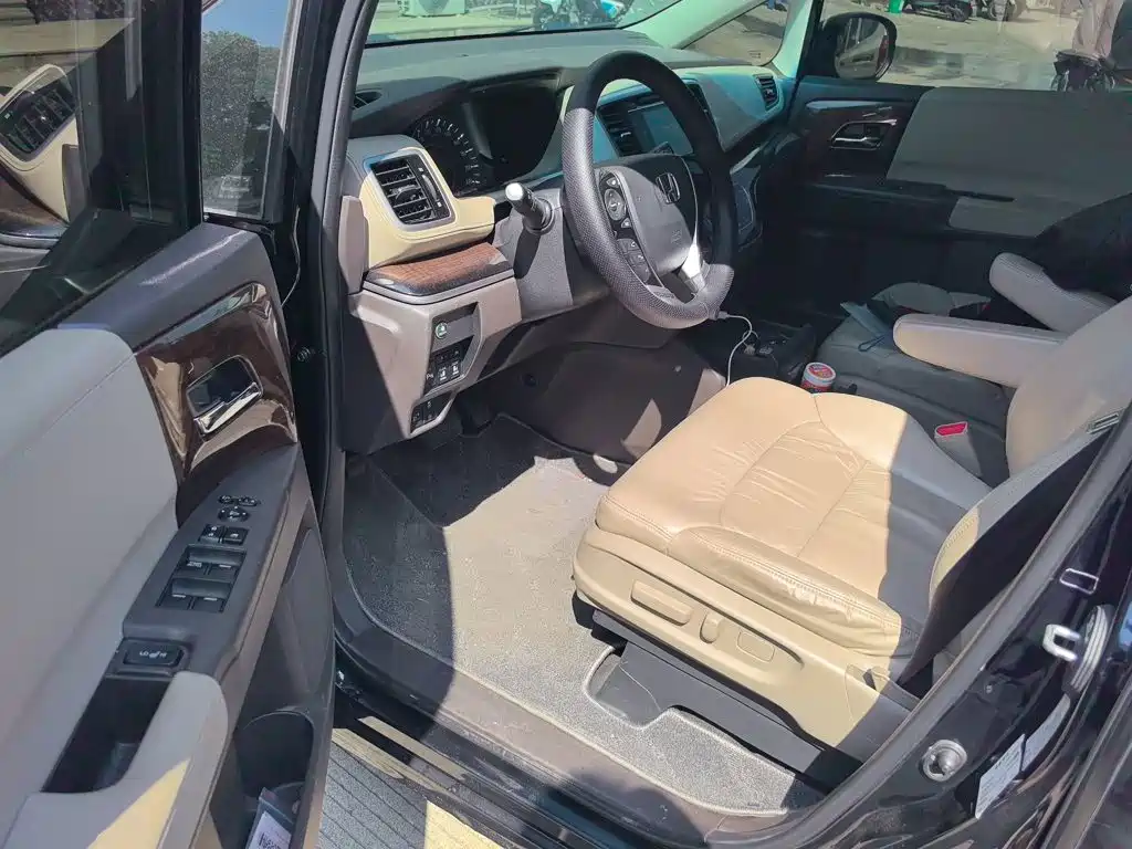Honda Odyssey 2018 — фото 16