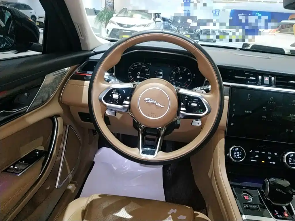 Jaguar XFL 2022 — фото 11
