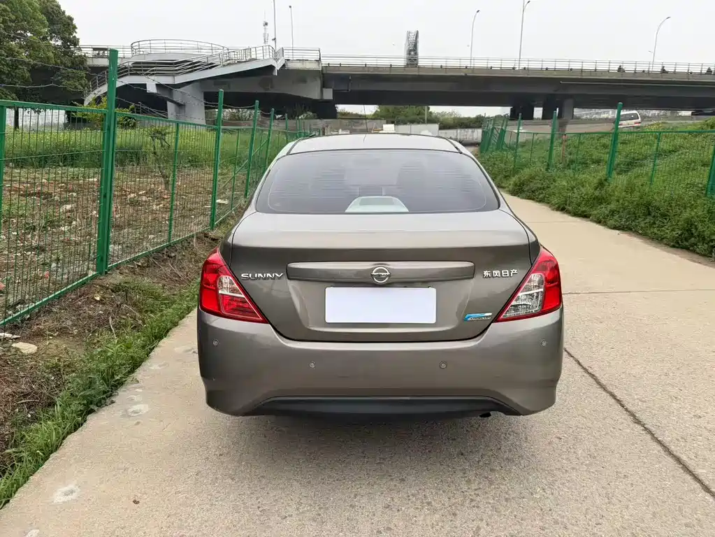 Nissan Sunny 2016 — фото 13