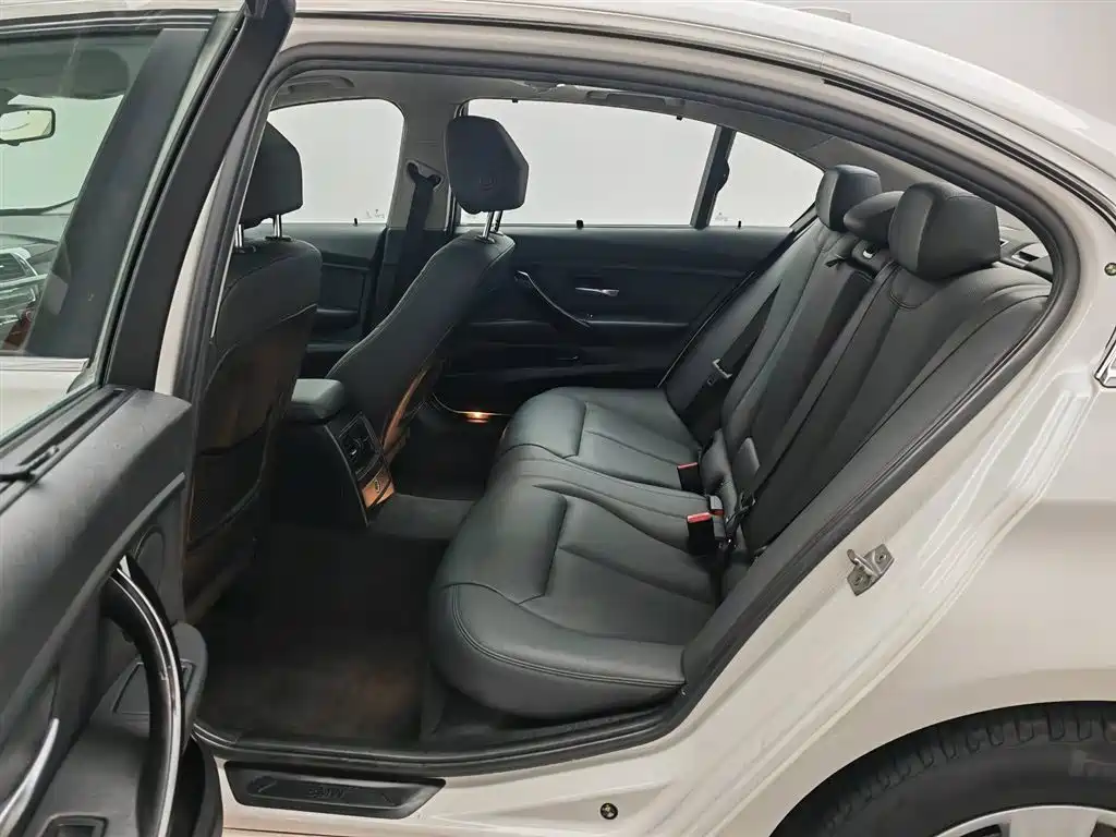 BMW 3 Series 2016 — фото 15