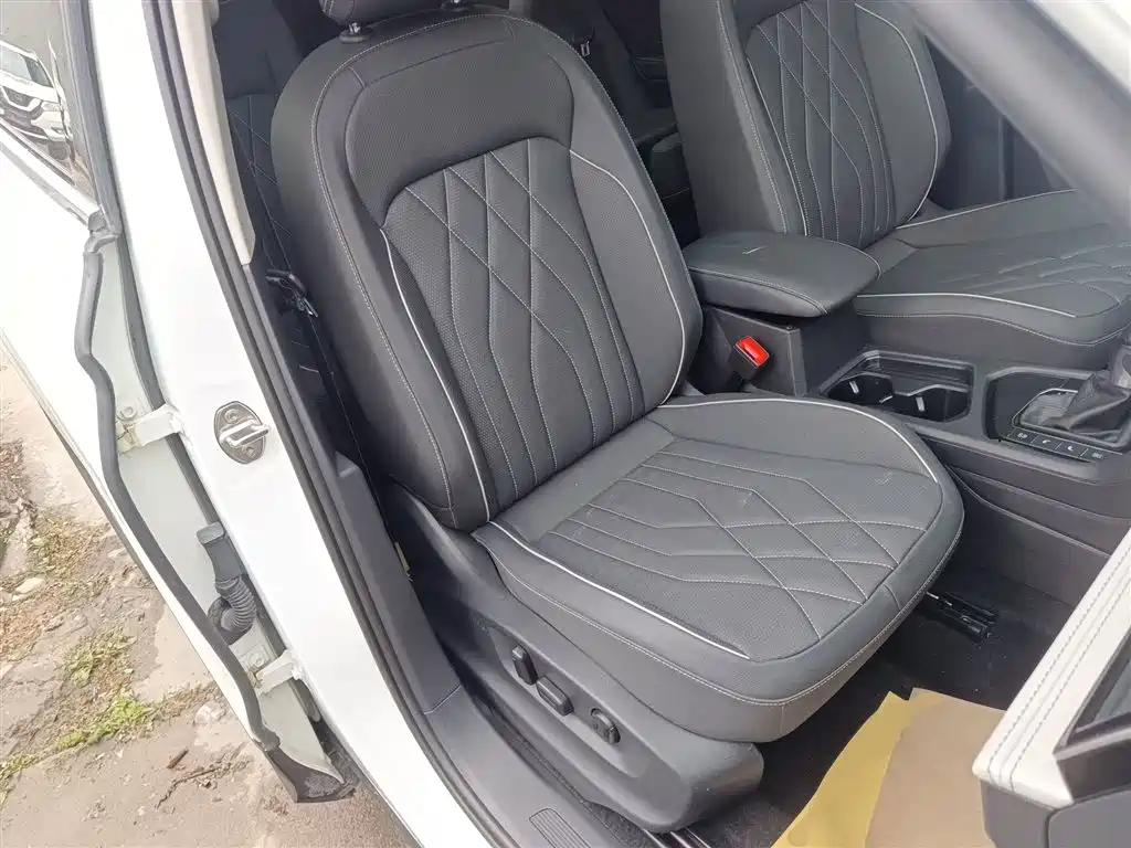 Volkswagen Tiguan L 2023 — фото 20