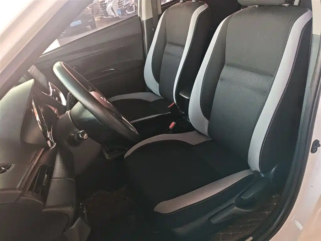 Toyota Yaris L 2022 — фото 11