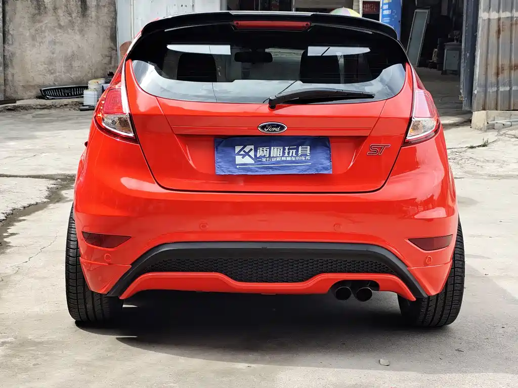 Ford Fiesta 2013 — фото 15