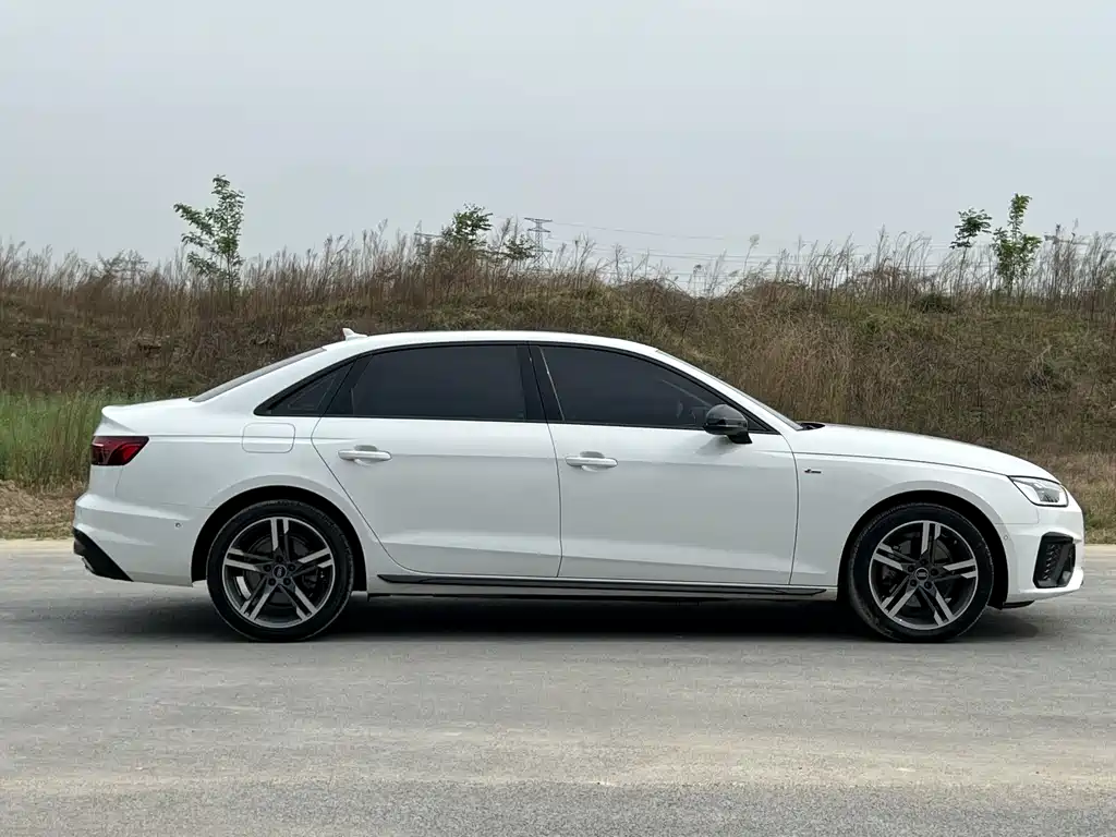 Audi A4L 2023 — фото 8