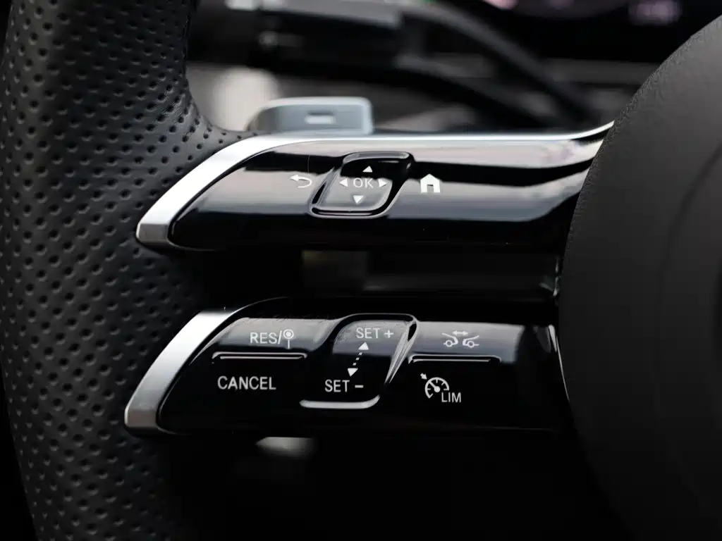 Mercedes-Benz C-Class 2024 — фото 11