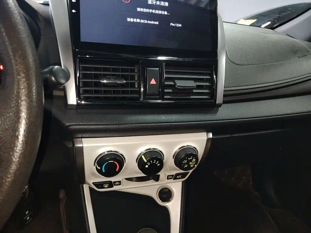 Toyota Yaris L 2015 — фото 13
