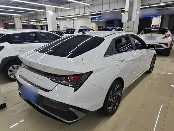 Hyundai Elantra 2025