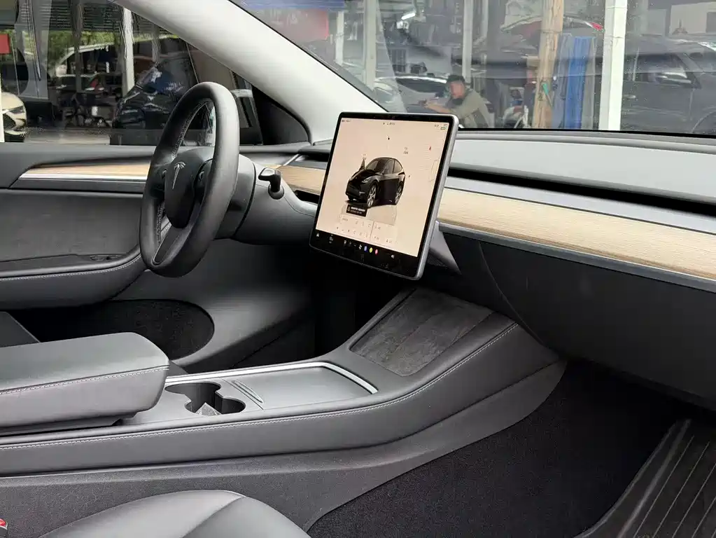 Tesla Model Y 2022 — фото 12