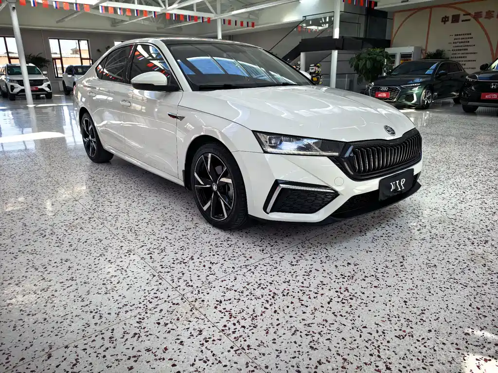Skoda Octavia 2022 — фото 3
