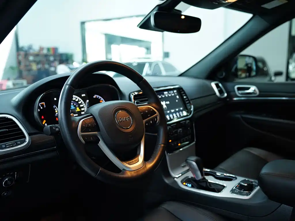 Jeep Grand Cherokee 2020 — фото 13
