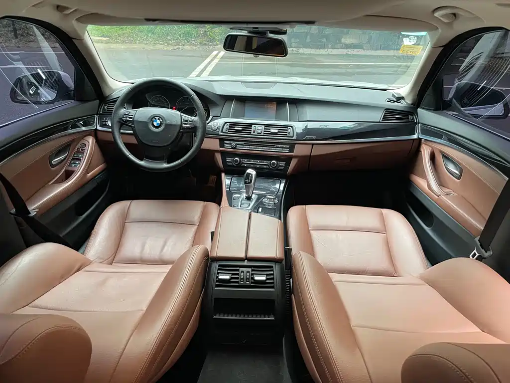 BMW 5 Series 2015 — фото 19