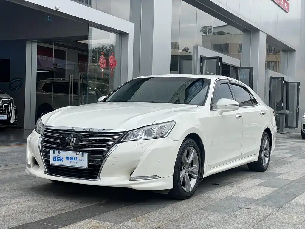 Toyota Crown 2016 — фото 1