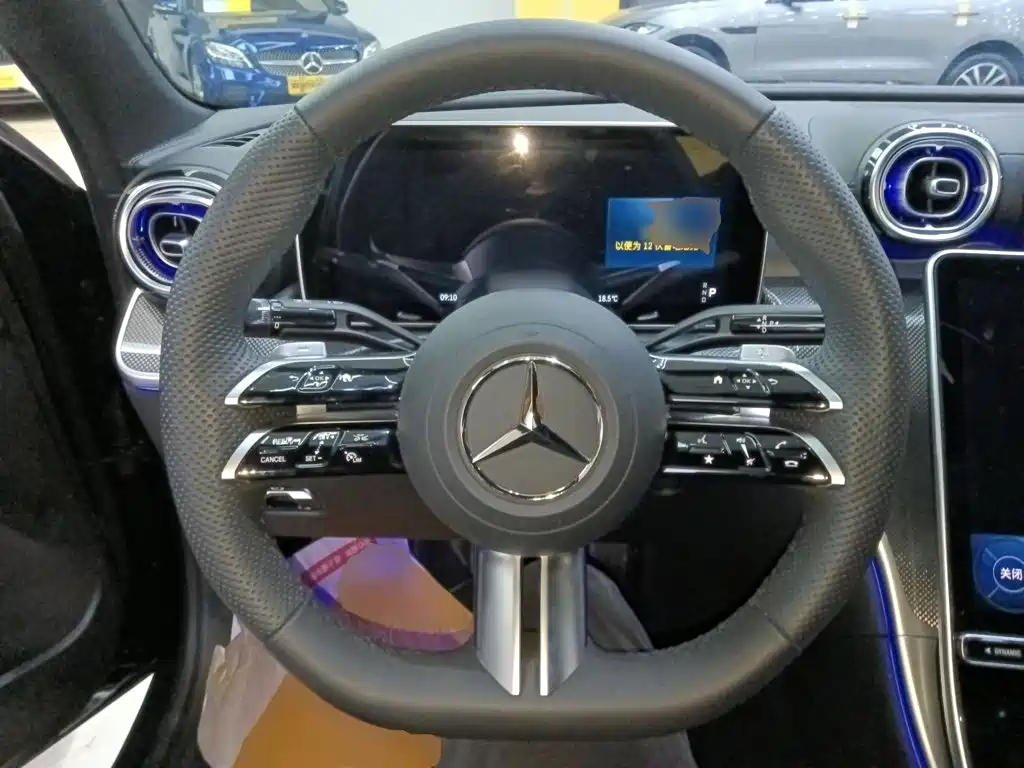 Mercedes-Benz C-Class 2025 — фото 11