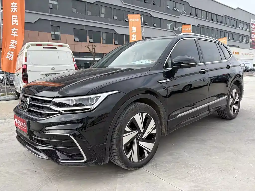 Volkswagen Tiguan L 2023 — фото 1