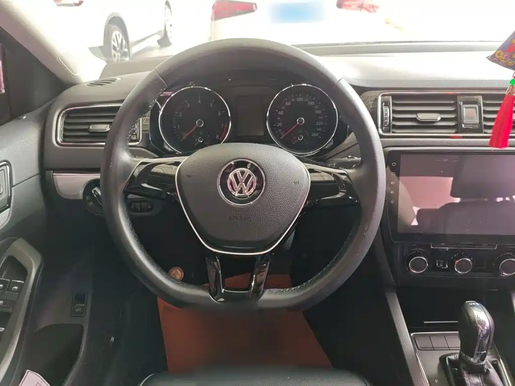 Volkswagen Sagitar 2016