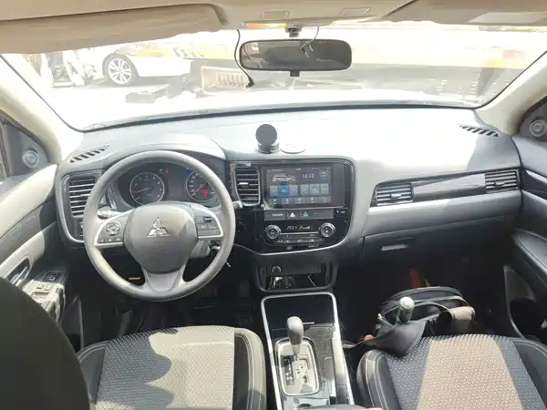 Mitsubishi Outlander 2021