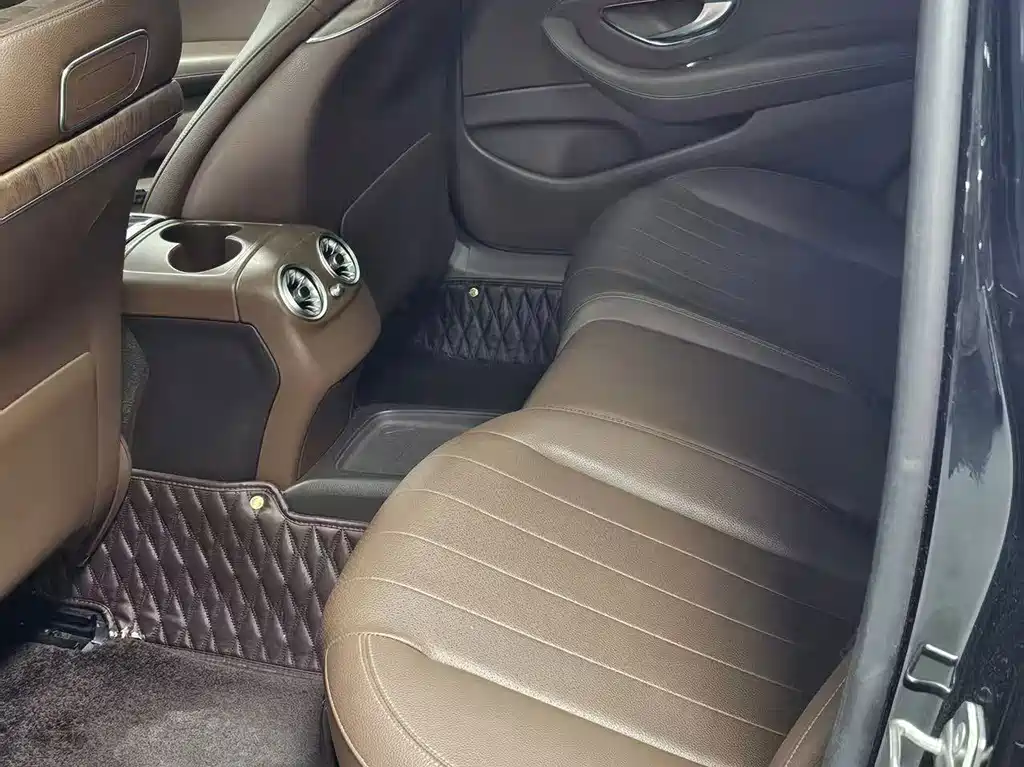 Mercedes-Benz E-Class 2019 — фото 14