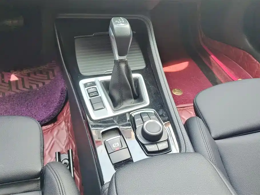 BMW 1 Series 2018 — фото 16