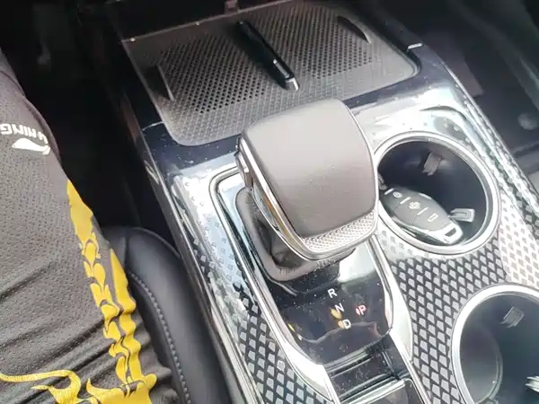 Hongqi HS3 PHEV 2026