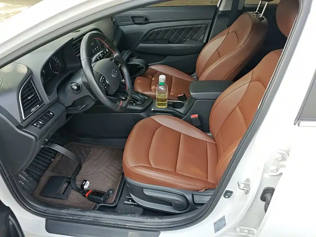 Hyundai Elantra 2018 — фото 15
