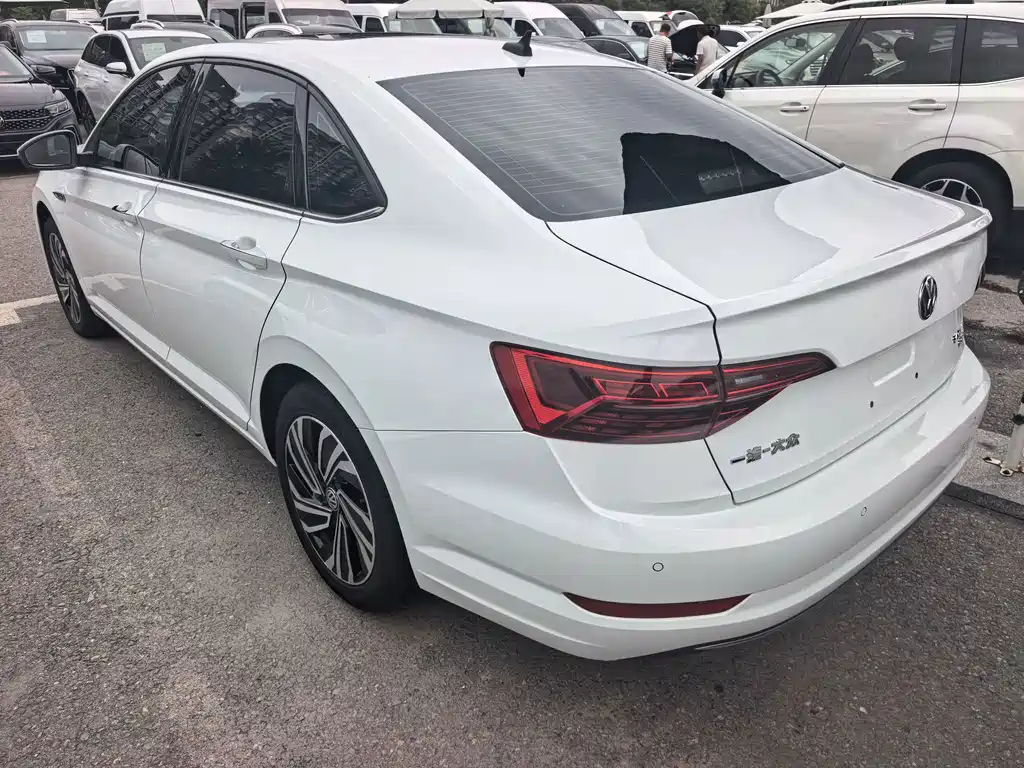 Volkswagen Sagitar 2022