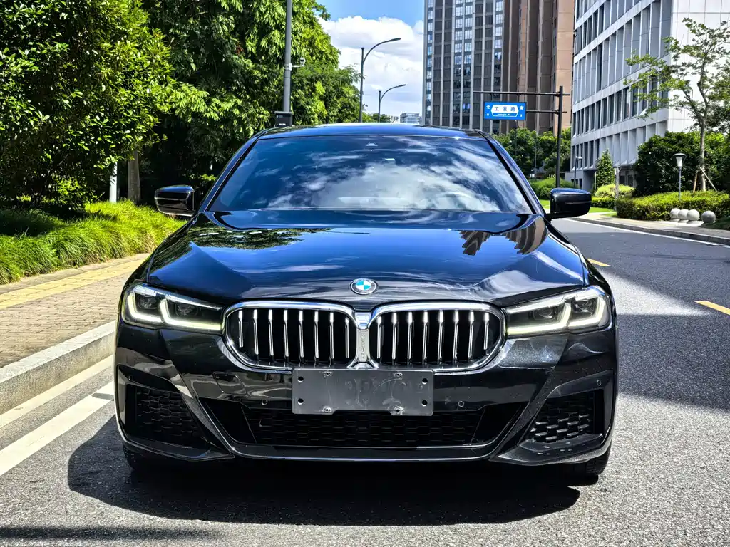 BMW 5 Series 2022 — фото 2
