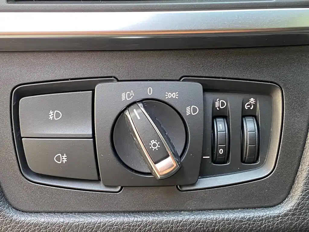 BMW 3 Series 2018 — фото 13