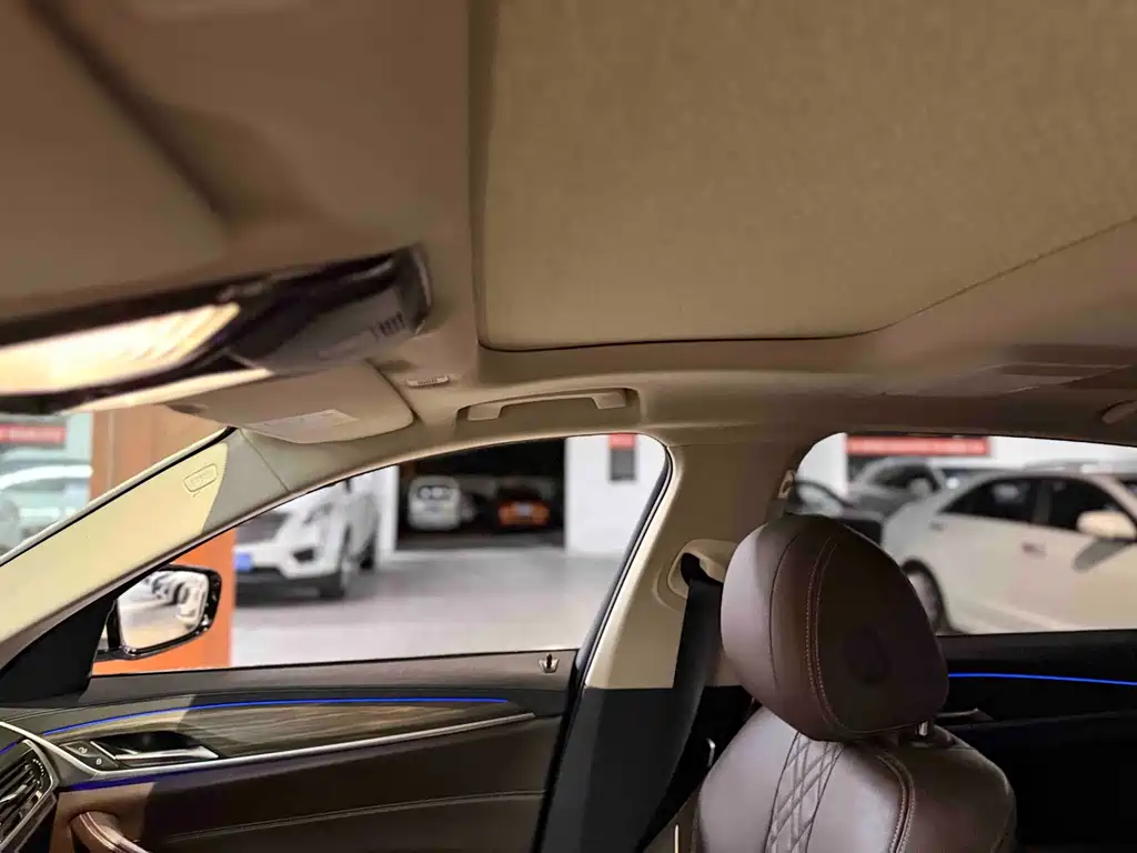 BMW 5 Series New Energy 2019 — фото 14