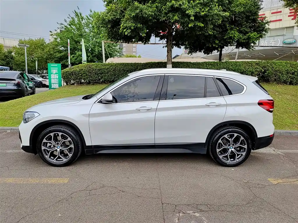 BMW X1 2022 — фото 3