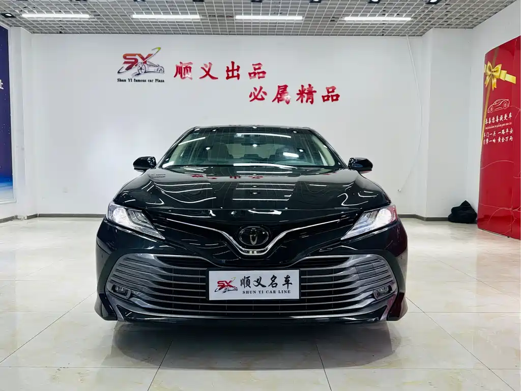 Toyota Camry 2019 — фото 2
