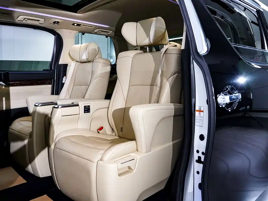 Toyota Alphard 2020 — фото 20