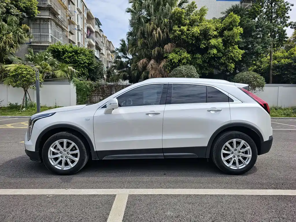 Cadillac XT4 2019 — фото 3