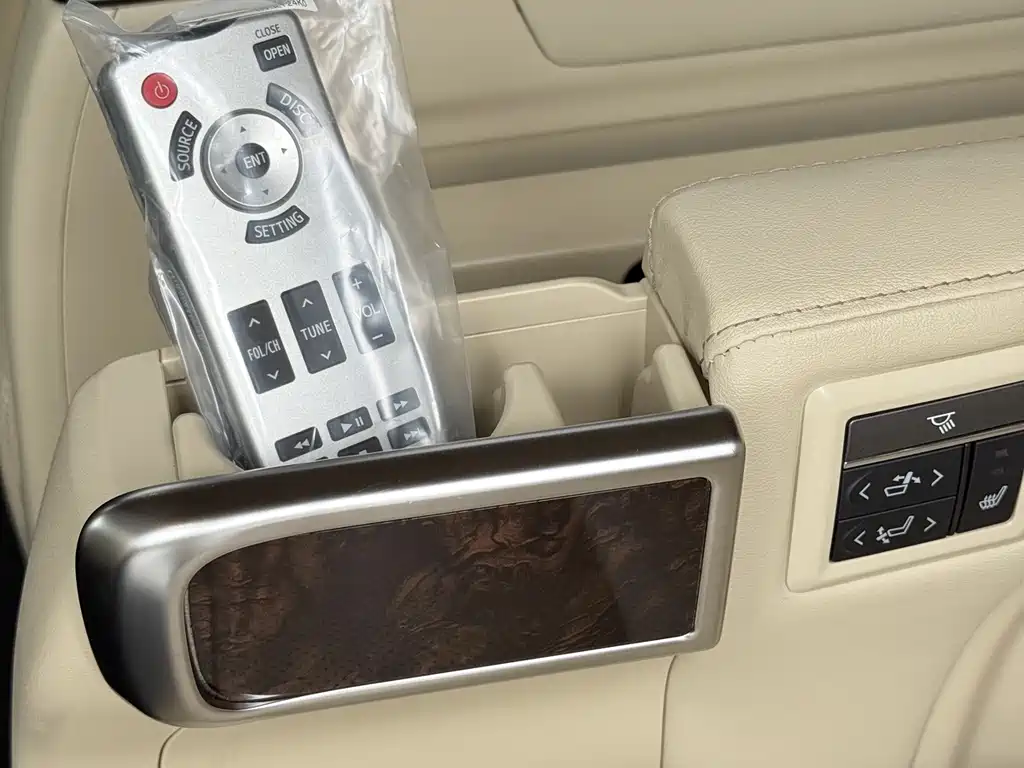 Toyota Alphard 2021 — фото 24